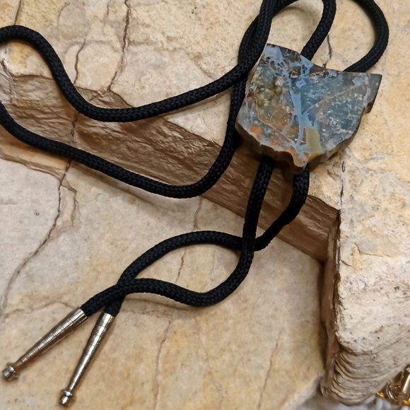 Vintage Bolo Necklace Gray Natural Stone
